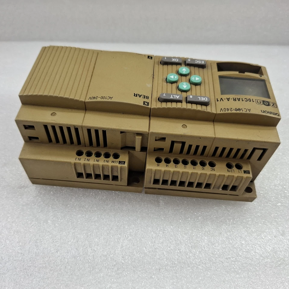 OMRON ZEN 10C1AR-A-V1 WITH ZEN-8EAR IN/OUT UNIT (LOW VISIBILITY ON DISPLAY)